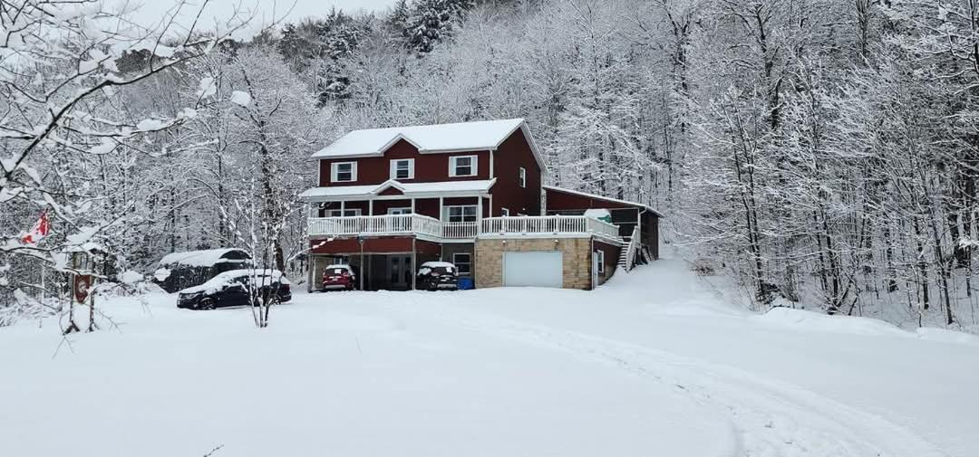 Chelsea Gite Le Tresor Cache Bed & Breakfast المظهر الخارجي الصورة