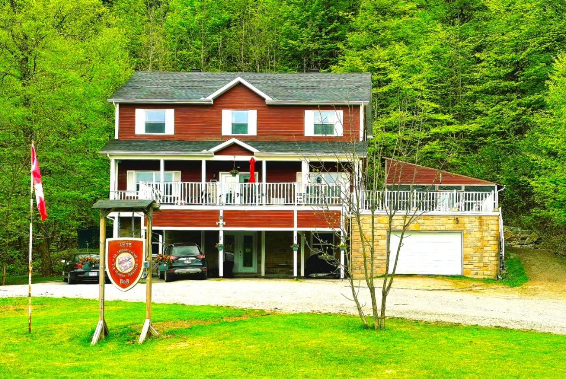 Chelsea Gite Le Tresor Cache Bed & Breakfast المظهر الخارجي الصورة